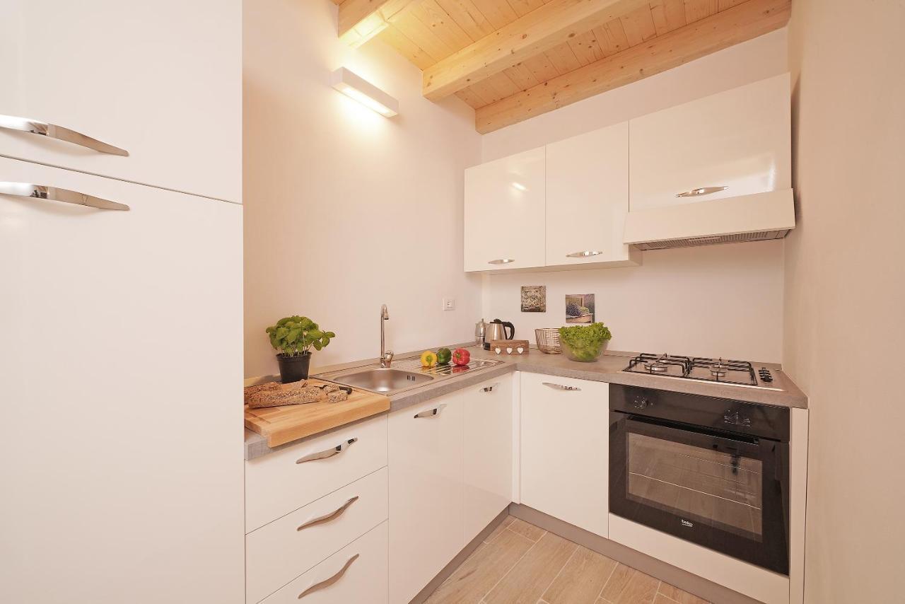 Apartments Villa Bougainville San Felice del Benaco Ngoại thất bức ảnh